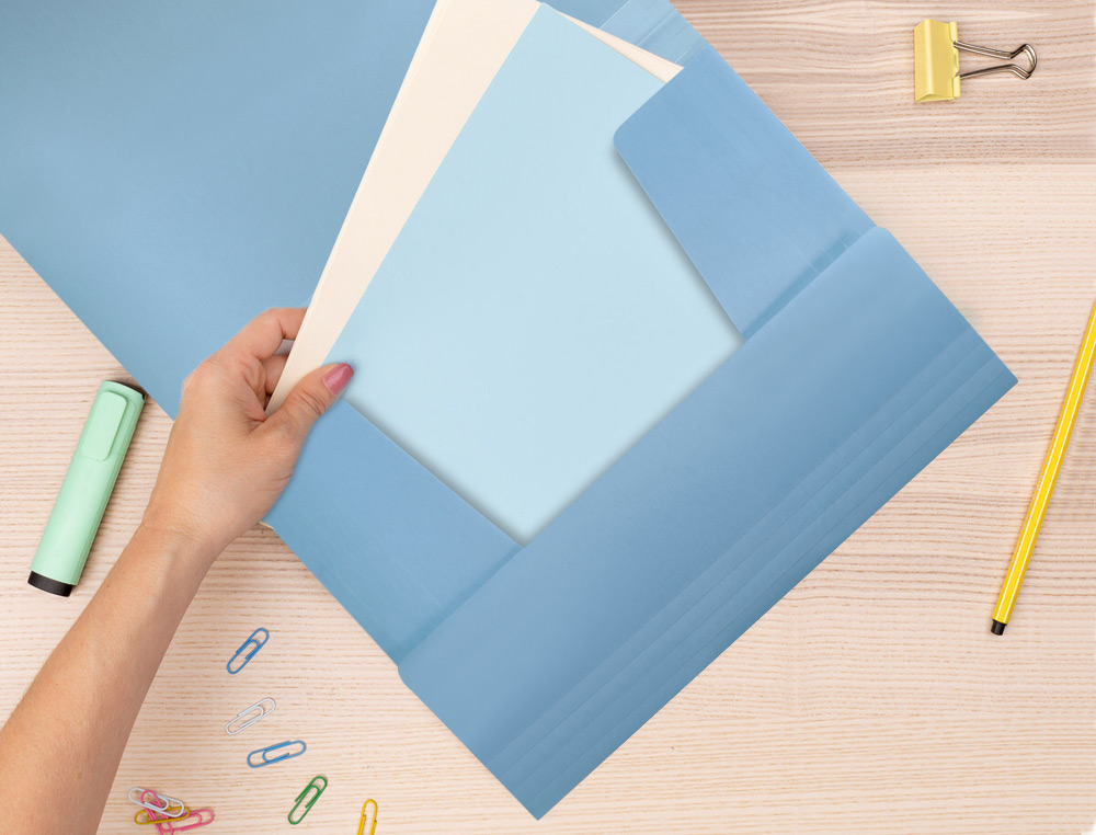 CARPETA LIDERPAPEL GOMAS TRES SOLAPAS POLIPROPILENO DIN A4 COLOR CELESTE OPACO